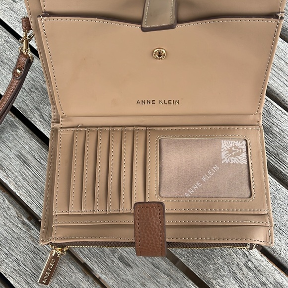 Anne Klein Bags | Tile Lion Logo Wristlet With Horse Bit Anne Klein *NWOT - Picture 10 of 12